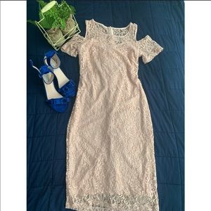 Beautiful lace Light pink dress, size 6